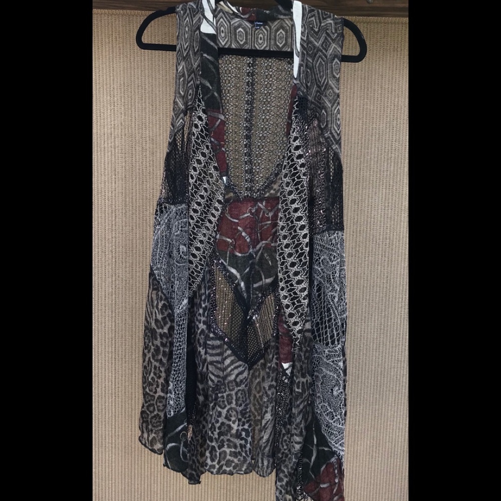 Pretty long vest by Shana